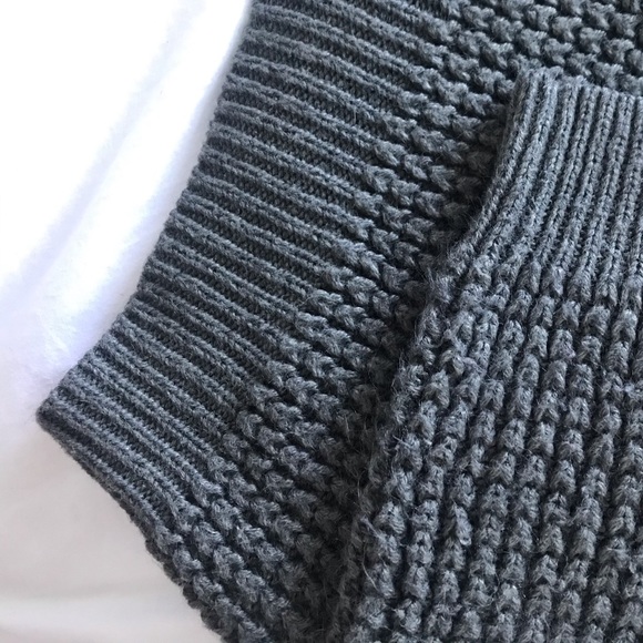 3/25 Forever 21 Grey Cropped Knit Sweater - Picture 8 of 8